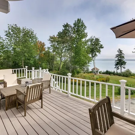 Enchanting Waterfront Sorrento Home With Deck!